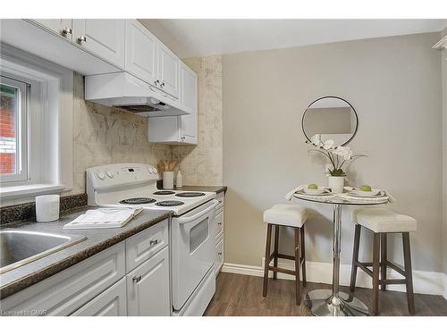 211 Dolph Street N, Cambridge, ON - Indoor Photo Showing Kitchen