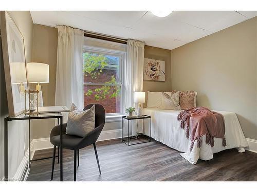 211 Dolph Street N, Cambridge, ON - Indoor