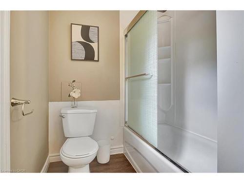 211 Dolph Street N, Cambridge, ON - Indoor Photo Showing Bathroom