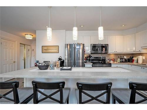 210-399 Elizabeth Street, Burlington, ON - Indoor Photo Showing Kitchen With Upgraded Kitchen