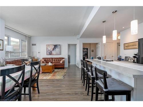 210-399 Elizabeth Street, Burlington, ON - Indoor Photo Showing Dining Room