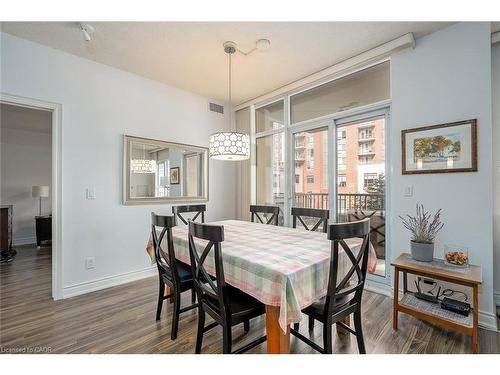 210-399 Elizabeth Street, Burlington, ON - Indoor Photo Showing Dining Room