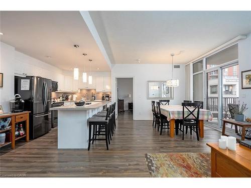 210-399 Elizabeth Street, Burlington, ON - Indoor Photo Showing Other Room