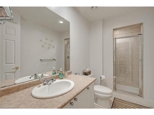 210-399 Elizabeth Street, Burlington, ON - Indoor Photo Showing Bathroom