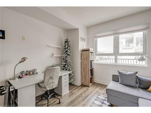 210-399 Elizabeth Street, Burlington, ON - Indoor