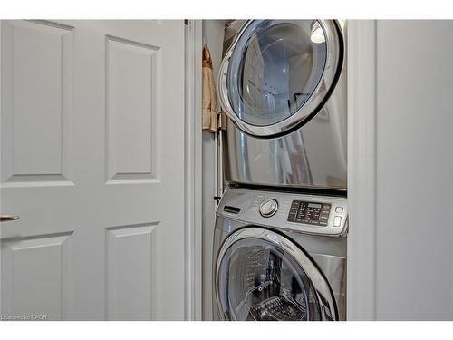 210-399 Elizabeth Street, Burlington, ON - Indoor Photo Showing Laundry Room