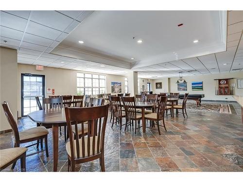 210-399 Elizabeth Street, Burlington, ON - Indoor Photo Showing Dining Room