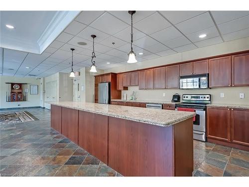 210-399 Elizabeth Street, Burlington, ON - Indoor Photo Showing Kitchen
