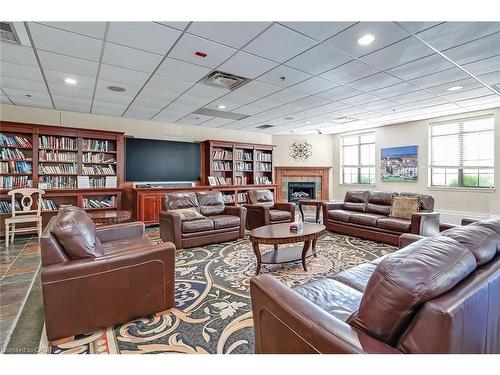 210-399 Elizabeth Street, Burlington, ON - Indoor