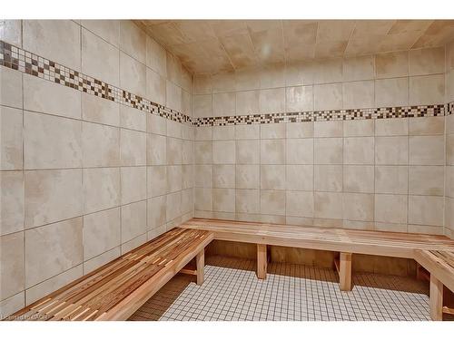 210-399 Elizabeth Street, Burlington, ON - Indoor Photo Showing Bathroom