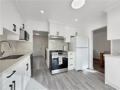 238 Kent Crescent, Burlington, ON - Indoor Photo Showing Kitchen