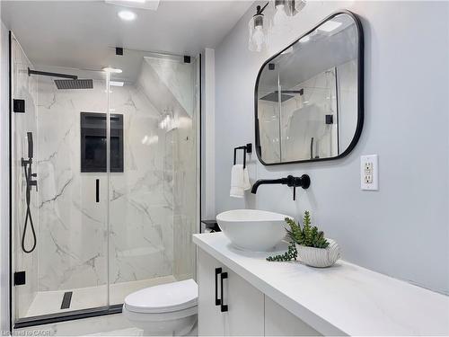 238 Kent Crescent, Burlington, ON - Indoor Photo Showing Bathroom
