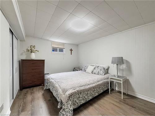 238 Kent Crescent, Burlington, ON - Indoor Photo Showing Bedroom