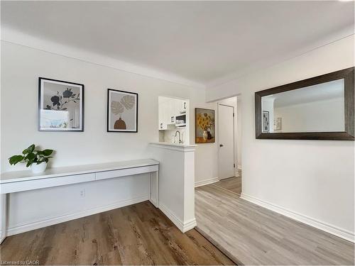 238 Kent Crescent, Burlington, ON - Indoor Photo Showing Other Room