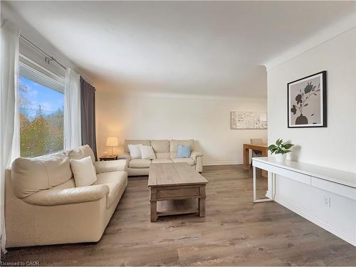 238 Kent Crescent, Burlington, ON - Indoor Photo Showing Living Room