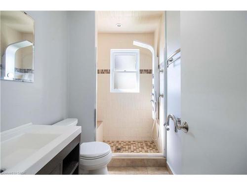 22 Nancy Street, Hamilton, ON - Indoor Photo Showing Bathroom