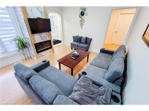 29 Second Street N, Stoney Creek, ON - Indoor Photo Showing Living Room