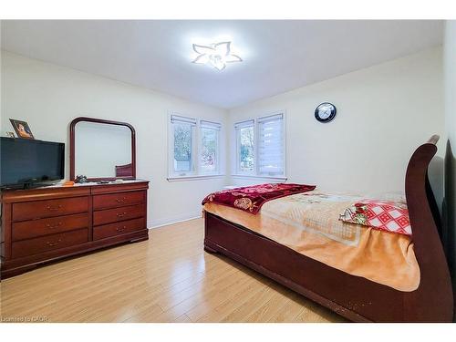 29 Second Street N, Stoney Creek, ON - Indoor Photo Showing Bedroom
