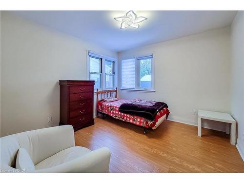 29 Second Street N, Stoney Creek, ON - Indoor Photo Showing Bedroom