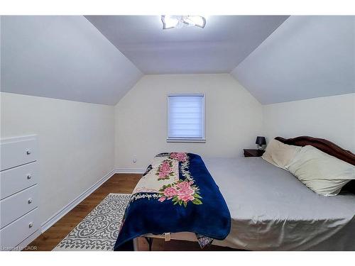 29 Second Street N, Stoney Creek, ON - Indoor Photo Showing Bedroom