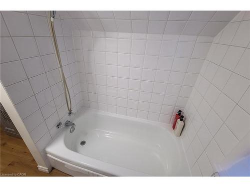 29 Second Street N, Stoney Creek, ON - Indoor Photo Showing Bathroom