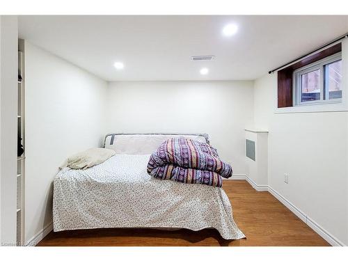 29 Second Street N, Stoney Creek, ON - Indoor Photo Showing Bedroom
