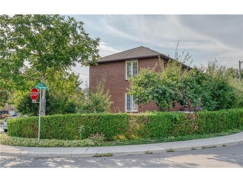 Lower-107 Horning Drive, Hamilton, ON - Outdoor