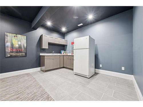 28 Serena Lane, Guelph, ON - Indoor Photo Showing Kitchen