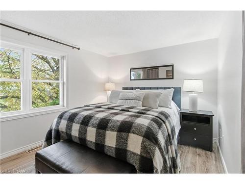 38 Golden Orchard Drive, Hamilton, ON - Indoor Photo Showing Bedroom