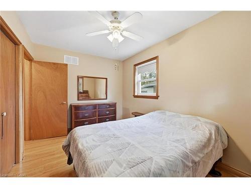 237 Mohawk Road, Oakville, ON - Indoor Photo Showing Bedroom