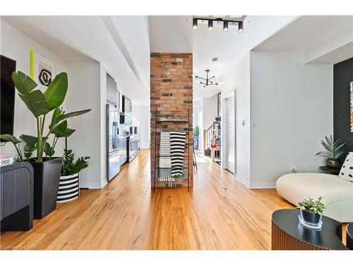 25-405 Plains Road E, Burlington, ON - Indoor