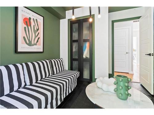 25-405 Plains Road E, Burlington, ON - Indoor