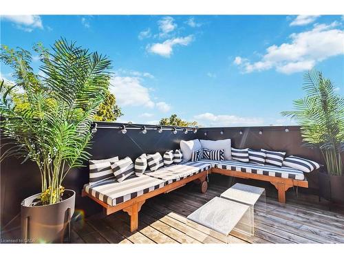 25-405 Plains Road E, Burlington, ON - Outdoor