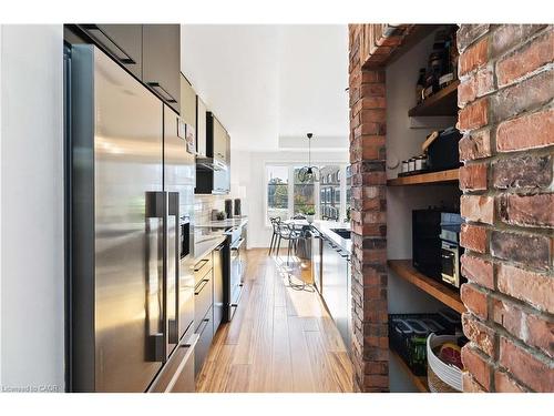 25-405 Plains Road E, Burlington, ON - Indoor