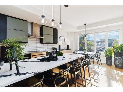 25-405 Plains Road E, Burlington, ON - Indoor