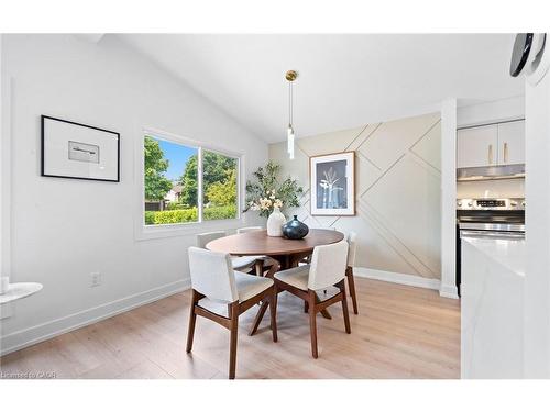 105 Lilacside Drive, Hamilton, ON - Indoor Photo Showing Dining Room