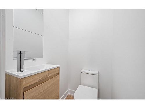 105 Lilacside Drive, Hamilton, ON - Indoor Photo Showing Bathroom