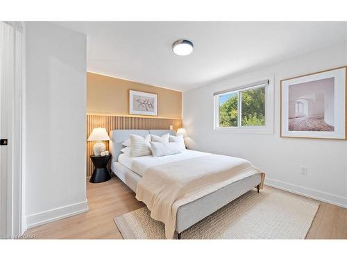 105 Lilacside Drive, Hamilton, ON - Indoor Photo Showing Bedroom