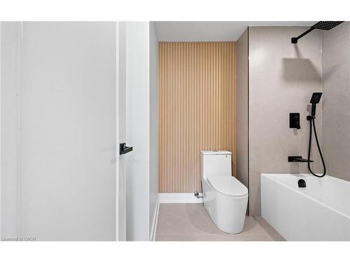 105 Lilacside Drive, Hamilton, ON - Indoor Photo Showing Bathroom