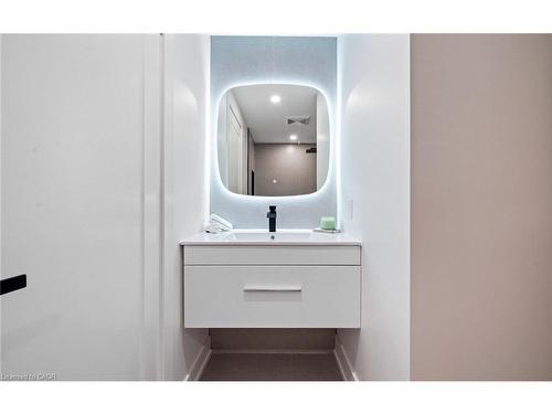 105 Lilacside Drive, Hamilton, ON - Indoor Photo Showing Bathroom