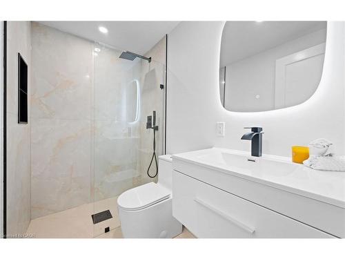 105 Lilacside Drive, Hamilton, ON - Indoor Photo Showing Bathroom