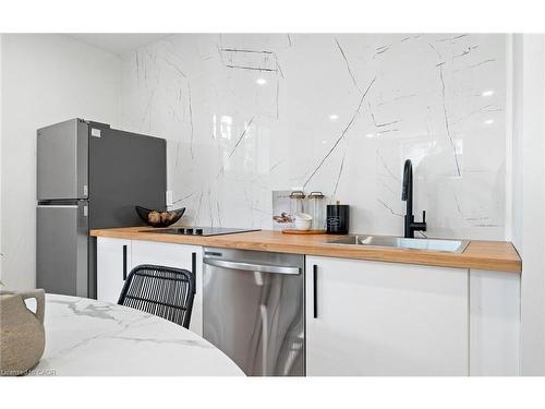 105 Lilacside Drive, Hamilton, ON - Indoor