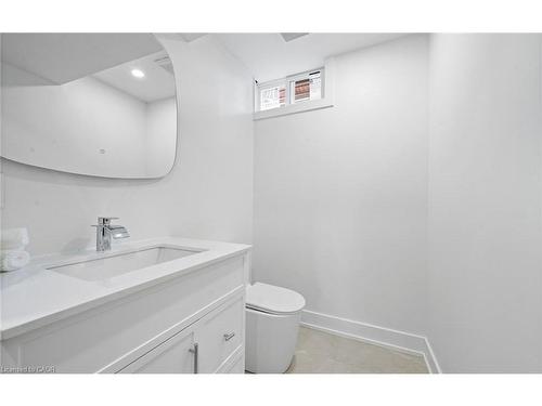 105 Lilacside Drive, Hamilton, ON - Indoor Photo Showing Bathroom