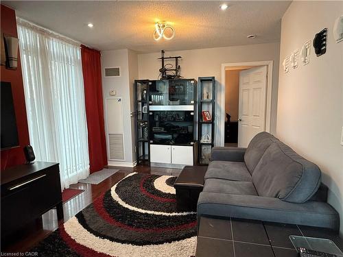 104-4889 Kimbermount Avenue, Mississauga, ON - Indoor Photo Showing Living Room