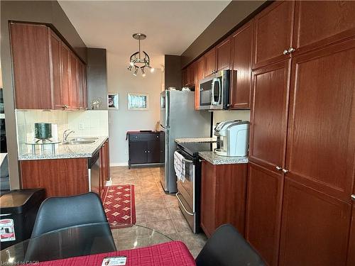 104-4889 Kimbermount Avenue, Mississauga, ON - Indoor Photo Showing Kitchen