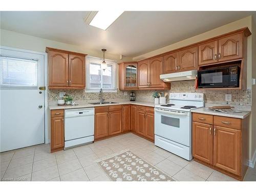 177 Lavina Crescent, Hamilton, ON - Indoor Photo Showing Kitchen With Double Sink
