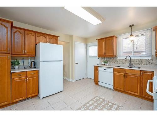 177 Lavina Crescent, Hamilton, ON - Indoor Photo Showing Kitchen With Double Sink