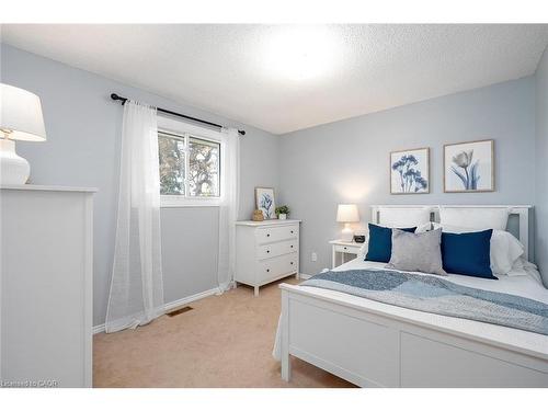 177 Lavina Crescent, Hamilton, ON - Indoor Photo Showing Bedroom