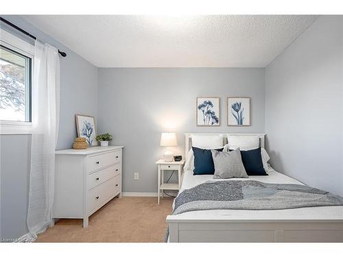 177 Lavina Crescent, Hamilton, ON - Indoor Photo Showing Bedroom