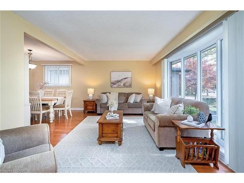 177 Lavina Crescent, Hamilton, ON - Indoor Photo Showing Living Room